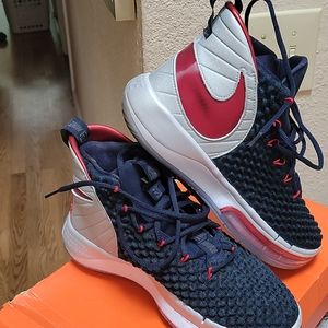 NIKE ALPHADUNK